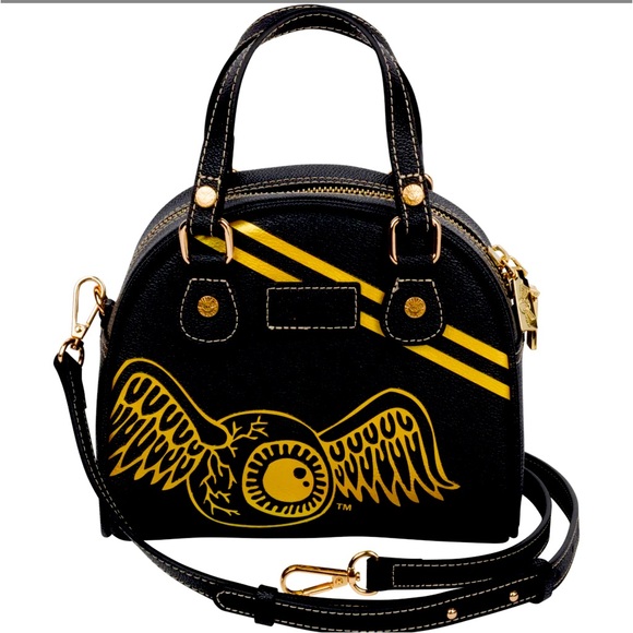 Von Dutch Black & Gold Bowling Bag and Trucker Hat Bundle - Picture 2 of 5